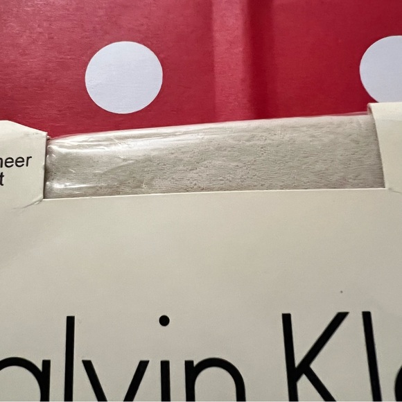 Vintage Calvin Klein matte ultra sheer nylons - Picture 4 of 6
